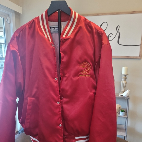 swingster Other - Swingster Vintage Red and White Atlanta Hawks Quilted Jacket